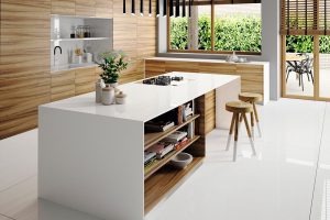 A kitchen in Silestone iconic white