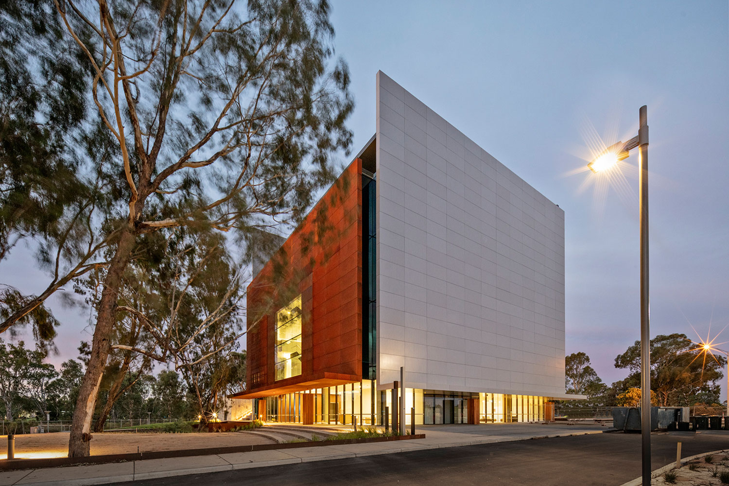 This image has an empty alt attribute; its file name is The-Building-Shepparton-Art-Museum-Tim-Griffith-John-Gollings.jpg
